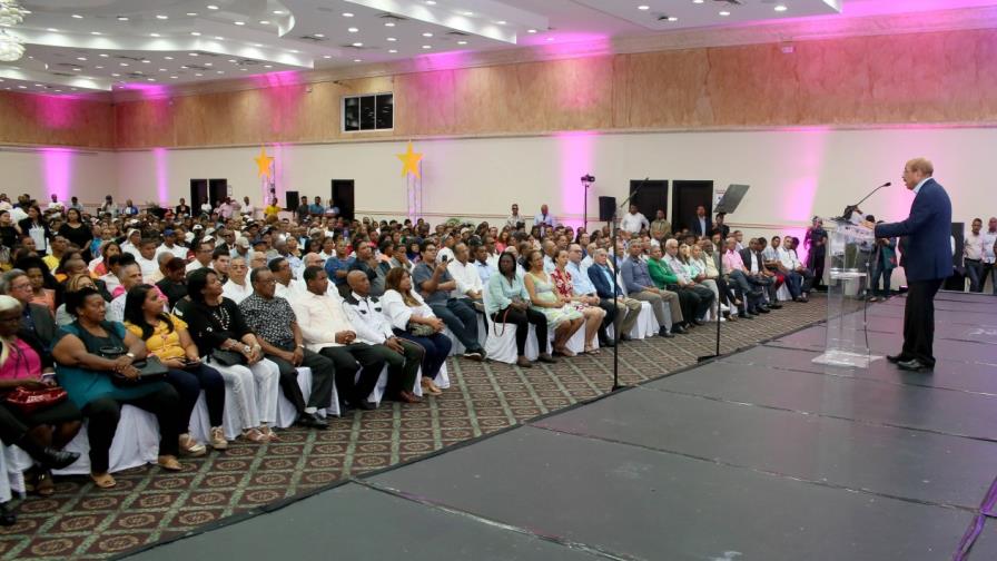 Temistocles Montás lanza su candidatura presidencial