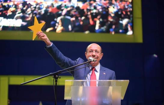 Los precandidatos se lanzan a las calles en busca de votos