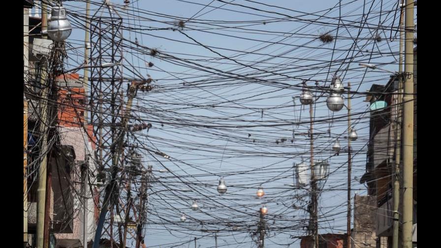 Maduro pide a Rusia piezas repuesto para solucionar problema de electricidad