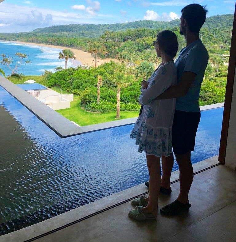 Tenista Novak Djokovic visita de nuevo el país junto a su esposa  
