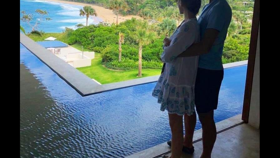 Tenista Novak Djokovic visita de nuevo el país junto a su esposa  