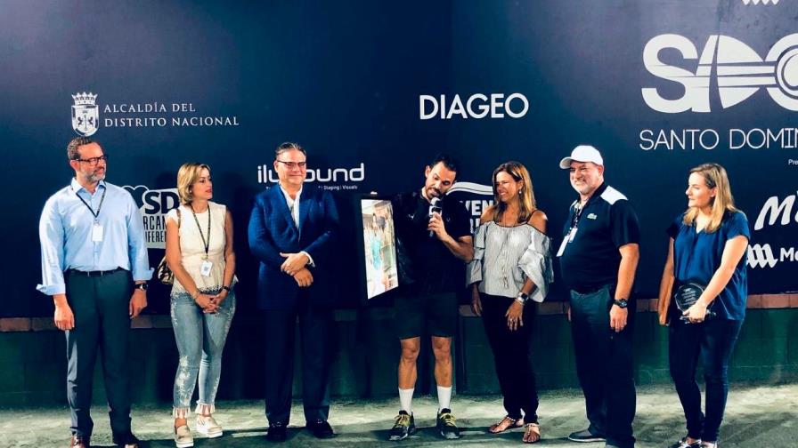 Emotivo homenaje a Víctor Estrella en el SD Open en despedida del tenis profesional Emotivo homenaje a Víctor Estrella en el SD Open en despedida del tenis profesional