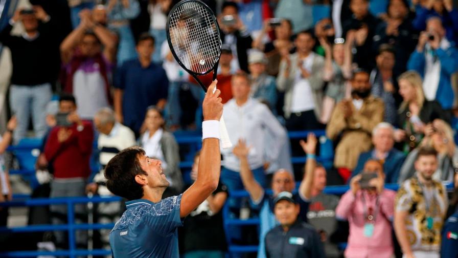 Novak Djokovic gana por cuarta vez el torneo de exhibición de Abu Dabi Novak Djokovic gana por cuarta vez el torneo de exhibición de Abu Dabi