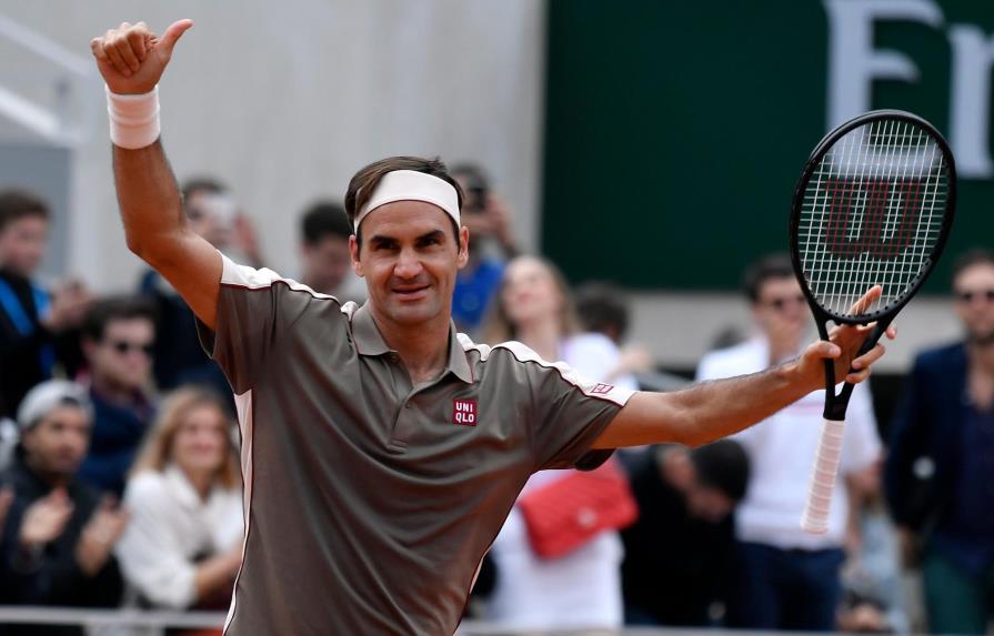 Roger Federer tiene buen regreso a Roland Garros, Angelique Kerber primera decepción