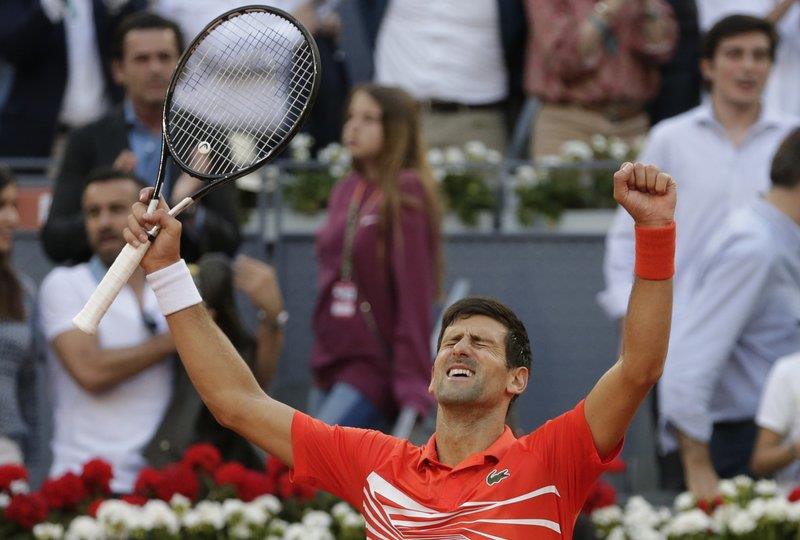 Novak Djokovic derrota a Stefanos Tsitsipas y gana su tercer título de Madrid