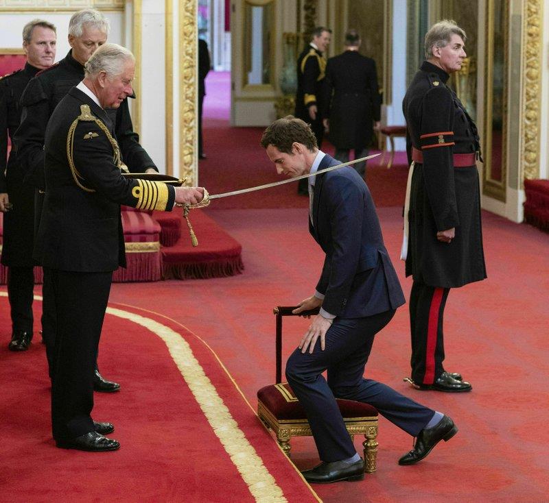 Andy Murray es nombrado caballero por el príncipe Carlos