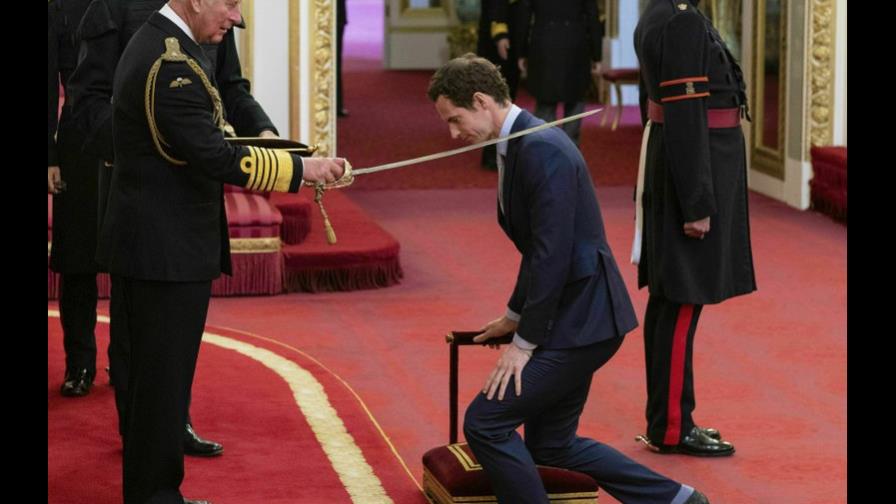 Andy Murray es nombrado caballero por el príncipe Carlos