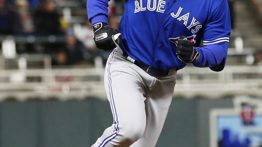 Teoscar se equivoca, luego enmienda con un jonrón clave para Toronto