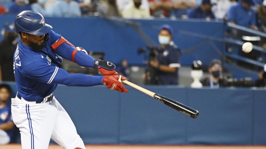 Jonrón 31 de Teoscar Hernández mantiene vivas las esperanzas de Toronto por comodín LA