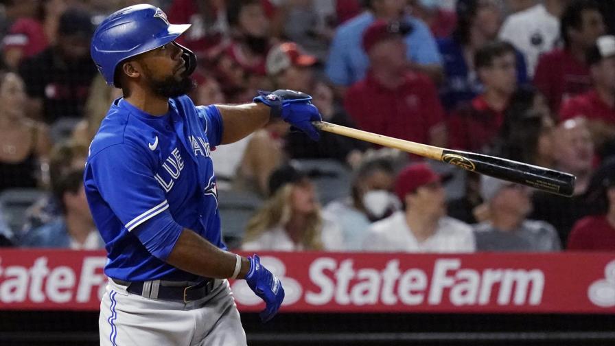 Grand slam de Teoscar Hernández en victoria de los Azulejos frente a Angelinos