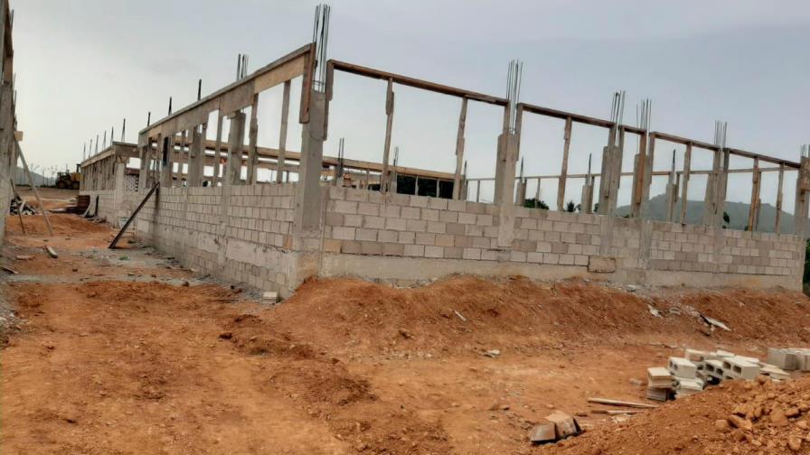 Tocineros de Santana solicitan la terminación de granja de cerdos