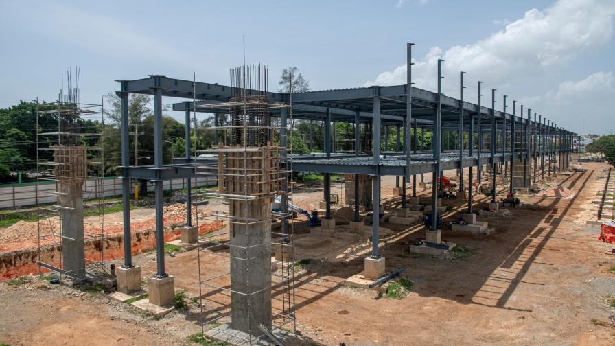 Sigue la construcción de la terminal de autobuses del Este