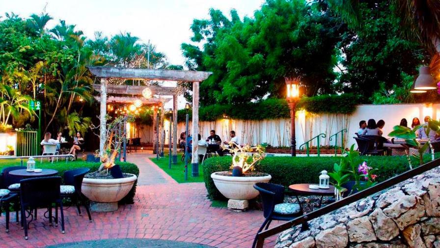 Restaurantes podrán recibir clientes hasta 50 % de su capacidad instalada