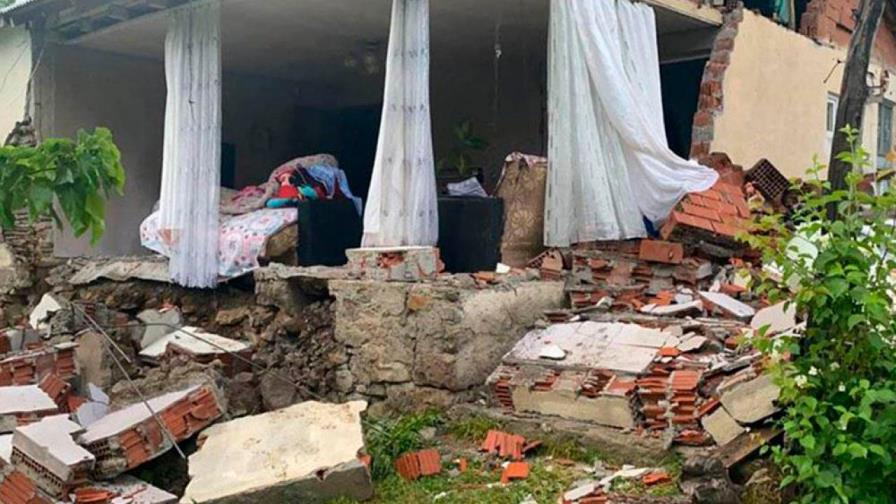 Dos terremotos en menos de un día dejan un muerto y veinte heridos en Turquía Dos terremotos en menos de un día dejan un muerto y veinte heridos en Turquía