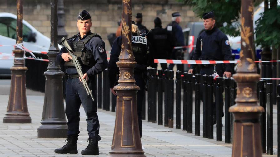 Matan cuatro policías a puñaladas en Francia Matan cuatro policías a puñaladas en Francia