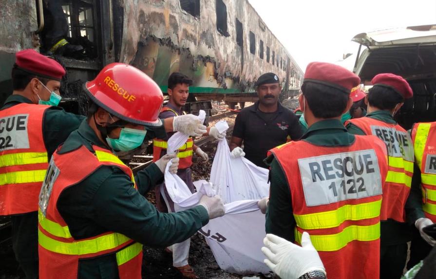 Aumentan a 73 los muertos por explosión de bombona de gas en tren de Pakistán