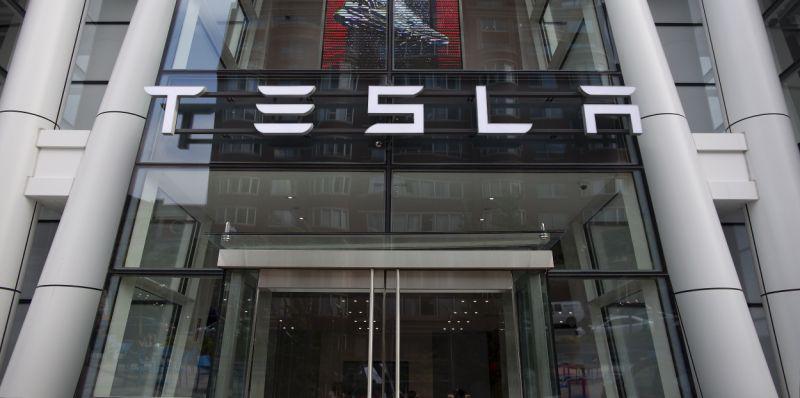 La acción de Tesla se dispara 14 % y su fundador escala lista de millonarios