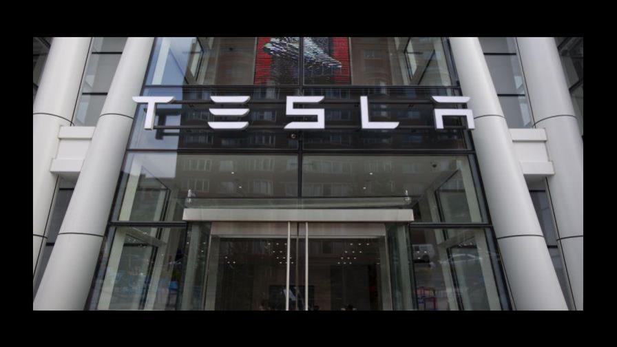 La acción de Tesla se dispara 14 % y su fundador escala lista de millonarios