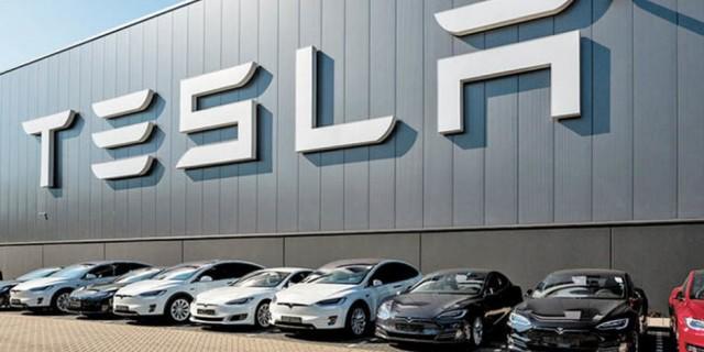 Fabricante de autos Tesla se queda sin agua en Alemania por impago de factura