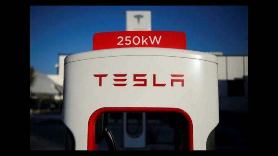 Tesla vale más de 800,000 millones de dólares en Bolsa y supera a Facebook