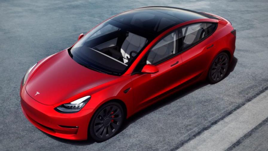 Elon Musk anuncia que ya es posible comprar vehículos Tesla con bitcóin