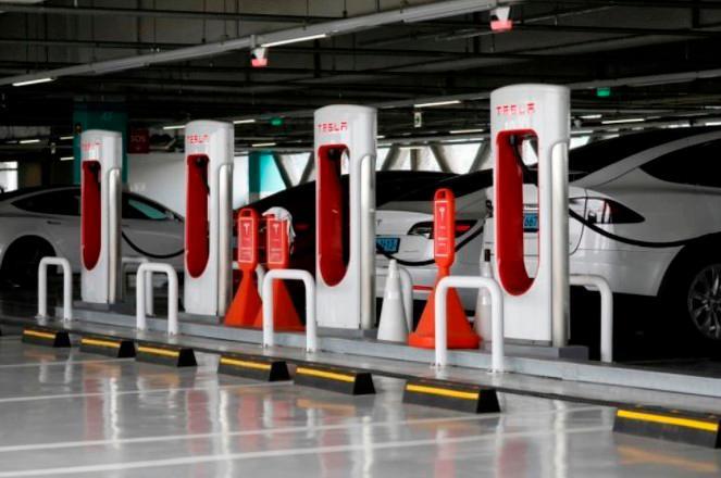 Tesla habilitará estaciones de carga de vehículos eléctricos a otras empresas 