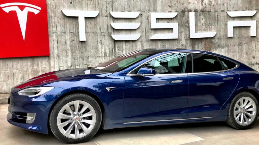 Tesla cae un 11 % y afronta su peor sesión del año tras la encuesta de Musk