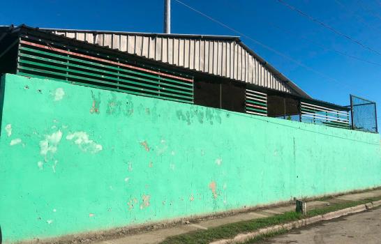 El Tetelo Vargas luce lindo por dentro, pero deteriorado por fuera