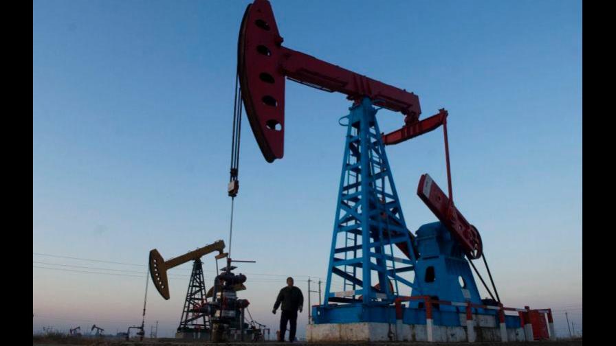 El petróleo de Texas abre con desplome del 39 %, su nivel más bajo desde 1998