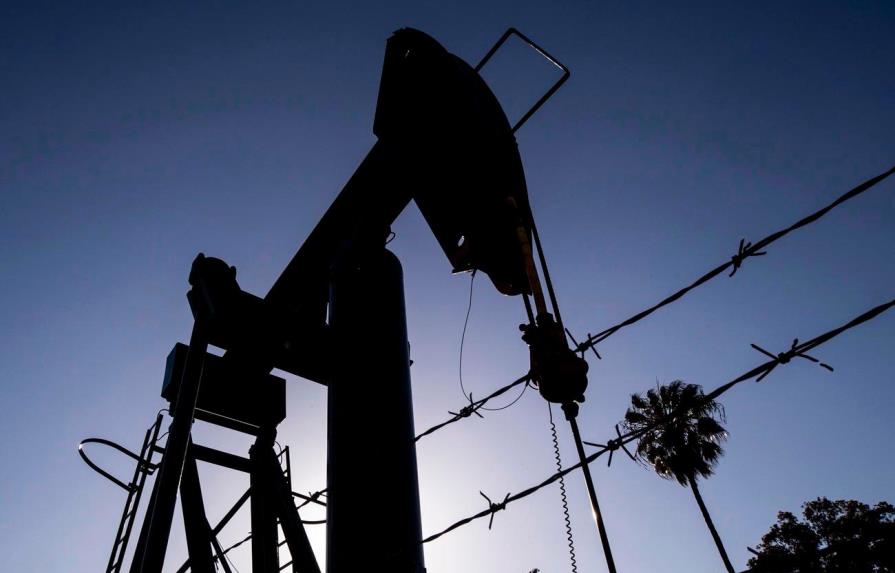 El petróleo de Texas cede un 0,81 % por la caída de la demanda en EE.UU.