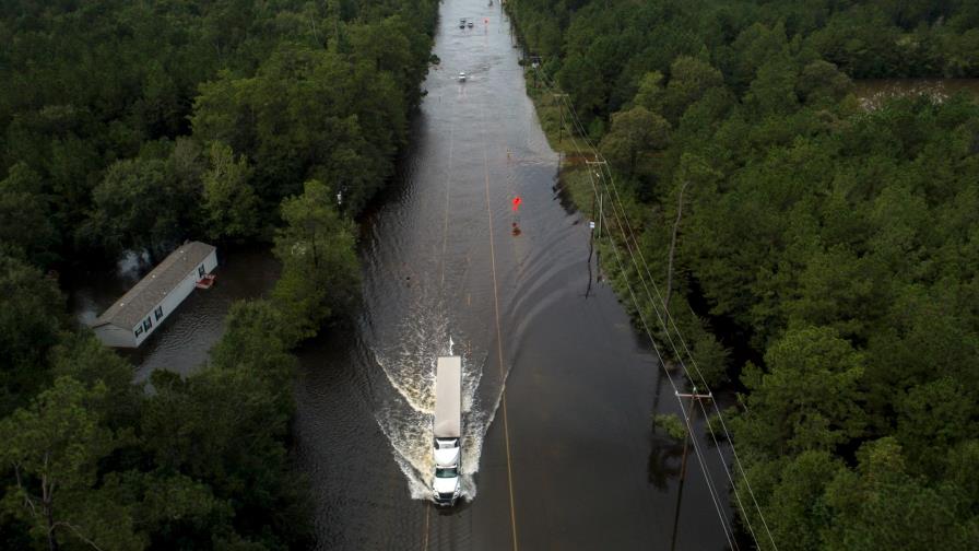 Imelda deja cuatro muertos y decenas de atrapados en Texas Imelda deja cuatro muertos y decenas de atrapados en Texas