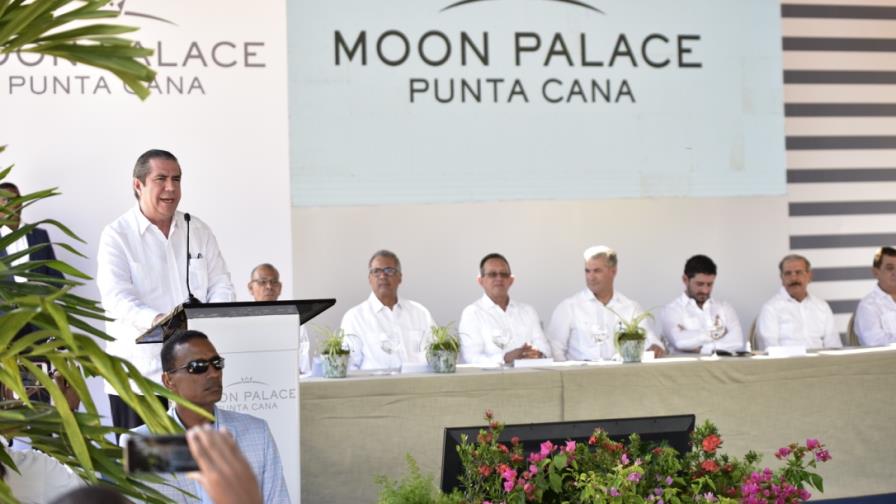 Ministro de Turismo defiende construcción de torres en nuevo hotel Moon Palace 