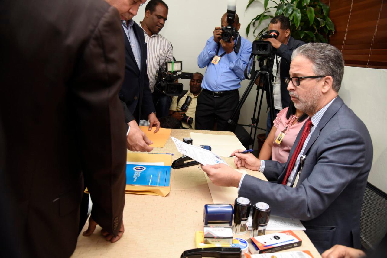 Documentaciones y procedimientos al momento de depositar las precandidaturas del PRM en la Secretaría General de la JCE.