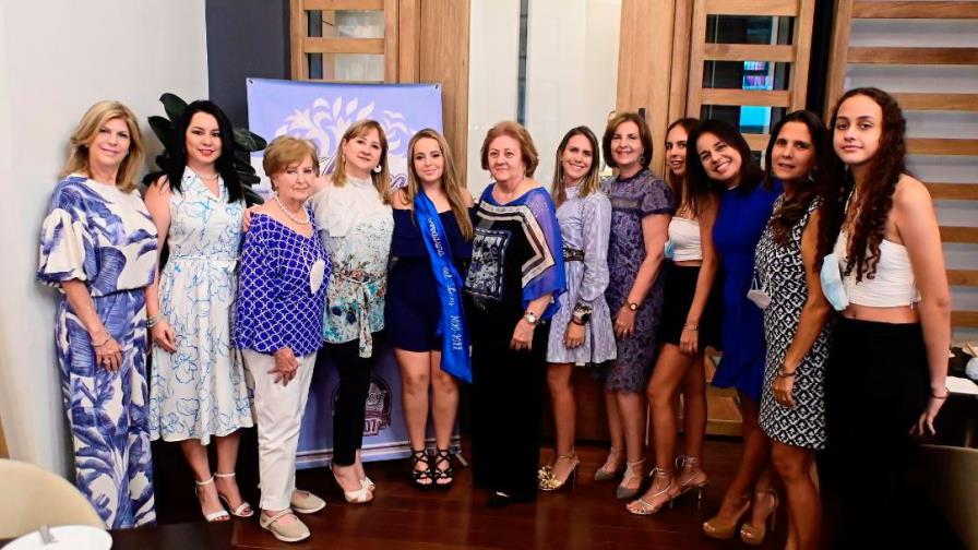 Adriana Fernández Pou es presentada como madrina del Licey 