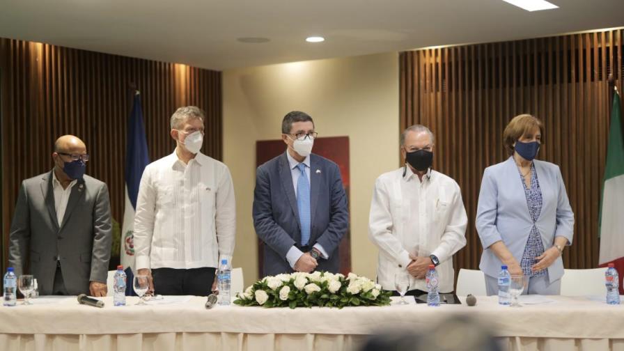 Embajador Andrea Canepari recibe honores de la Cámara de Comercio Domínico Italiana