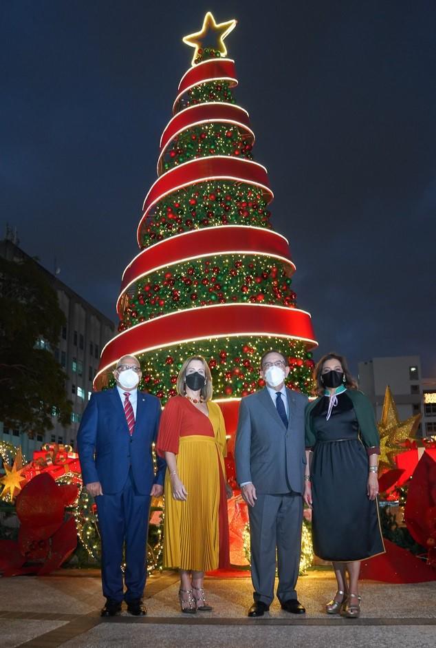 El Banco Central encendió su árbol de Navidad