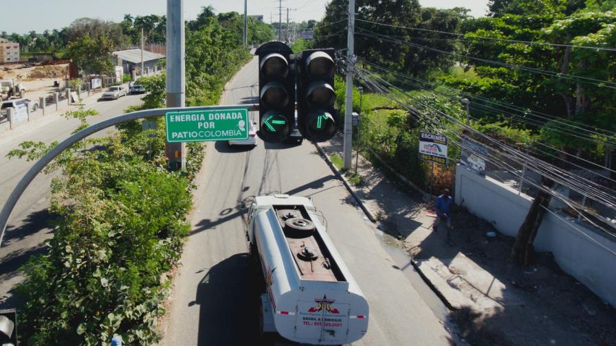 Plaza comercial dona energía eléctrica a semáforos ante crisis en el sistema 