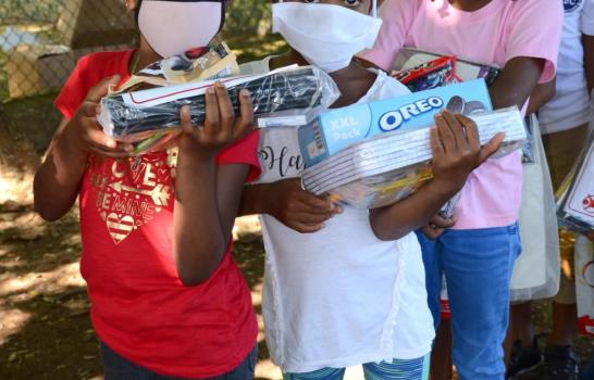Save The Children realiza entrega de kits escolare