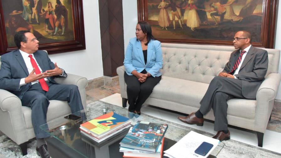 Ministro de Educación y presidenta de la ADP inician conversaciones 