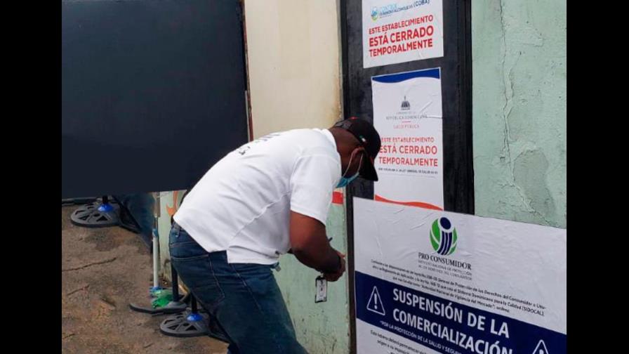 Pro Consumidor cierra negocio por venta de bebidas alcohólicas adulteradas 