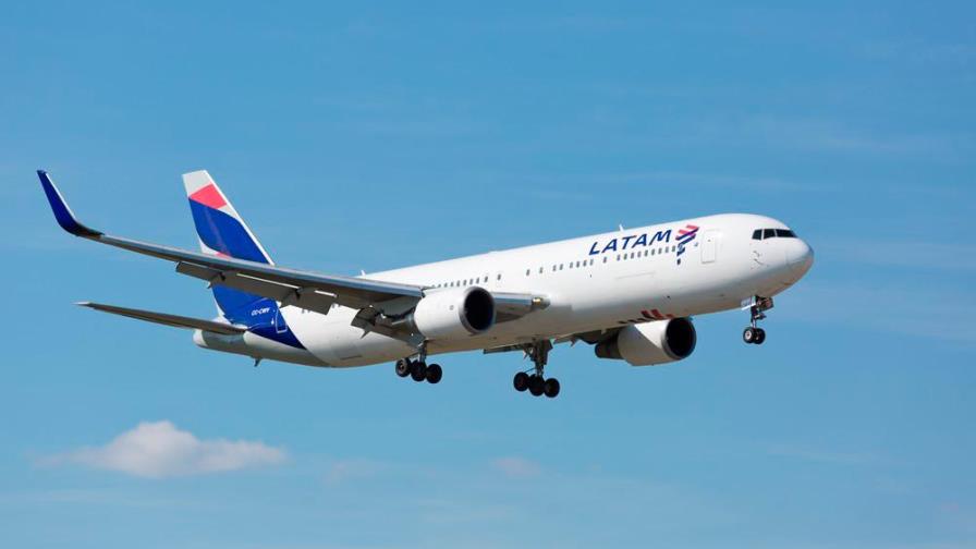 Latam reduce sus operaciones en un 70 % por pandemia del COVID-19