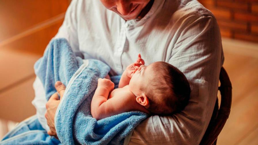 Contrataciones Públicas extiende a 30 días la licencia de paternidad