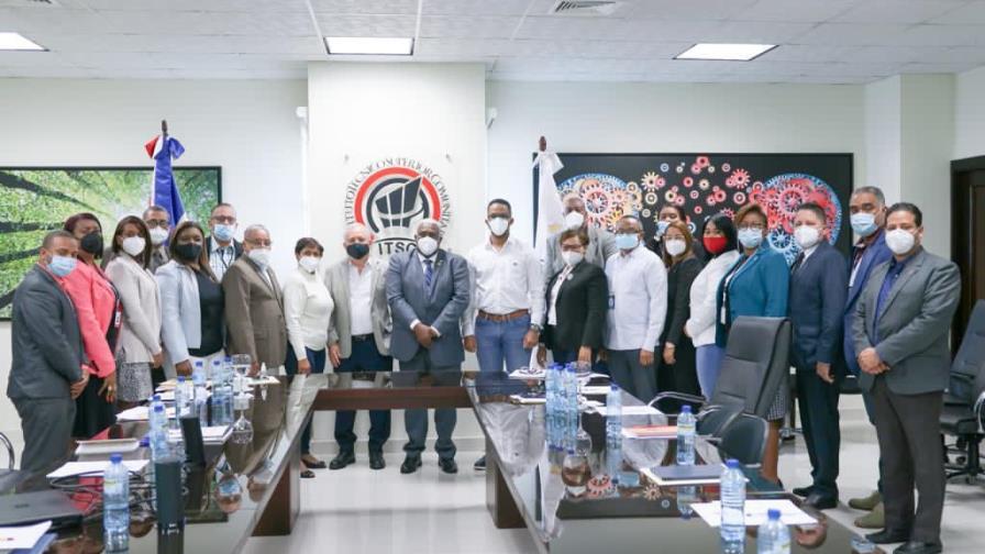 ITSC recibe visita de senador  provincia Santo Domingo