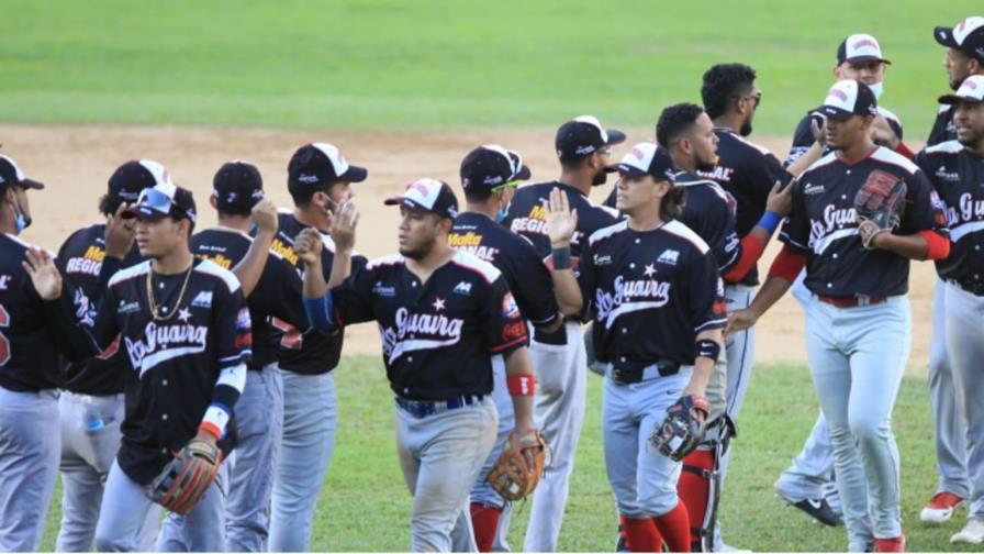 Tiburones barrieron a las Águilas; Tigres y Magallanes suspendido por COVID-19