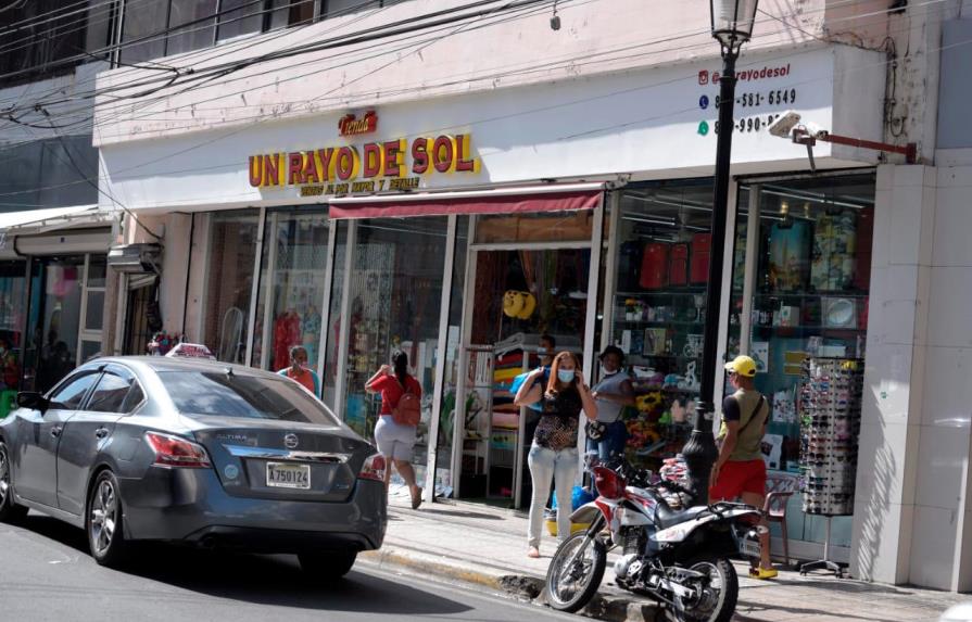 Bajas ventas en comercio de Santiago en víspera del Día de las Madres