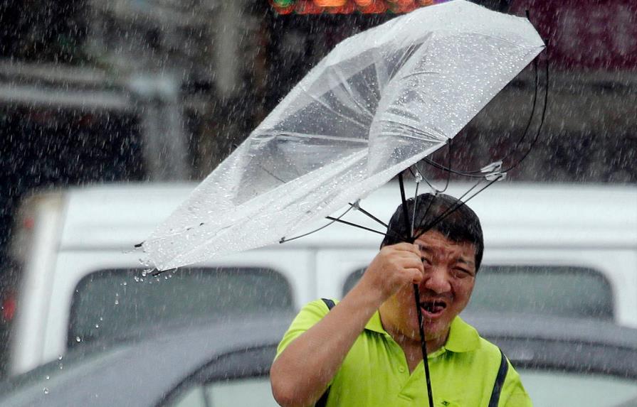 China decreta alerta máxima por un potente tifón en el este