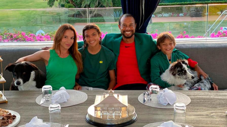 Tiger Woods celebró la Cena de Campeones acompañado sólo de su familia