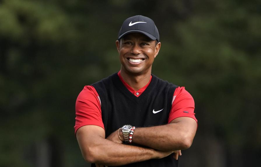 Tiger Woods regresa a su casa en Florida y sigue mejorando