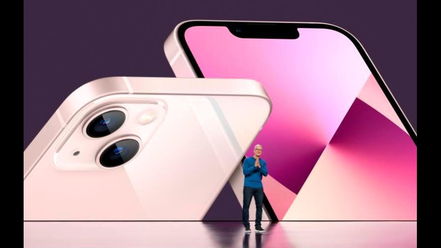 Apple presenta el iPhone 13, de diseño similar al 12 y con la cámara mejorada
