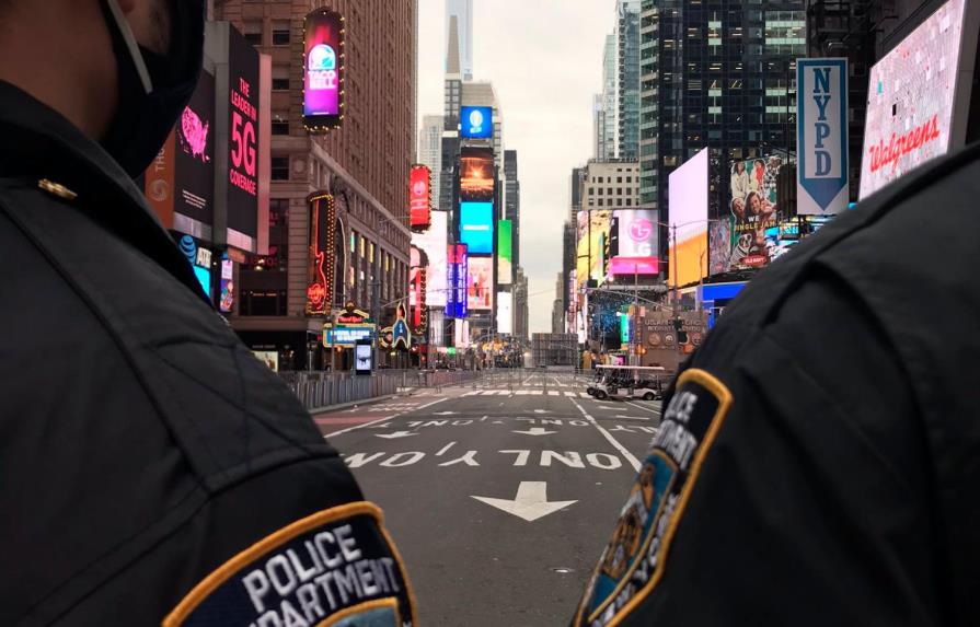 Tiroteo en Times Square deja a mujer y niño heridos mientras la policía busca al atacante